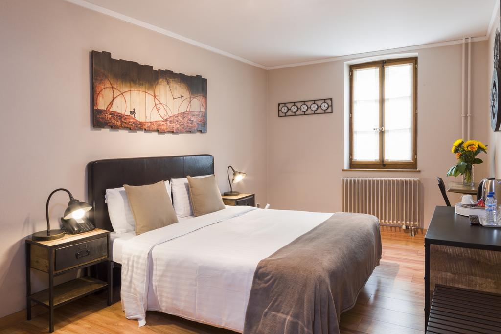 Auberge Communale De Carouge Bagian luar foto