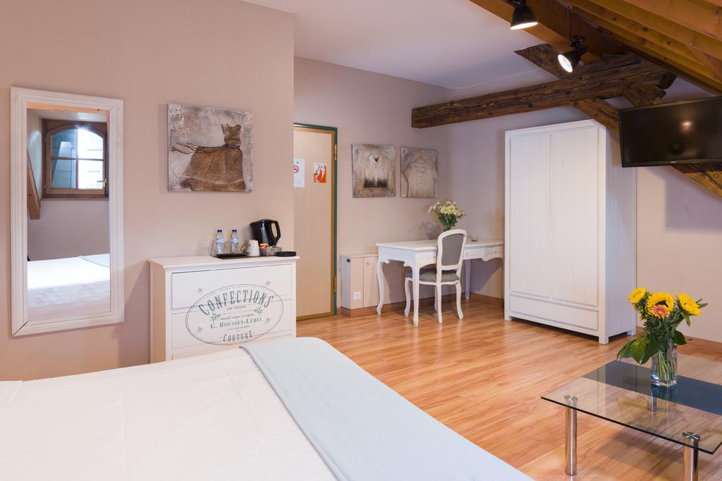 Auberge Communale De Carouge Bagian luar foto