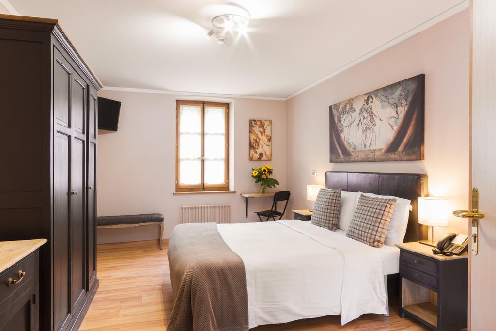 Auberge Communale De Carouge Bagian luar foto