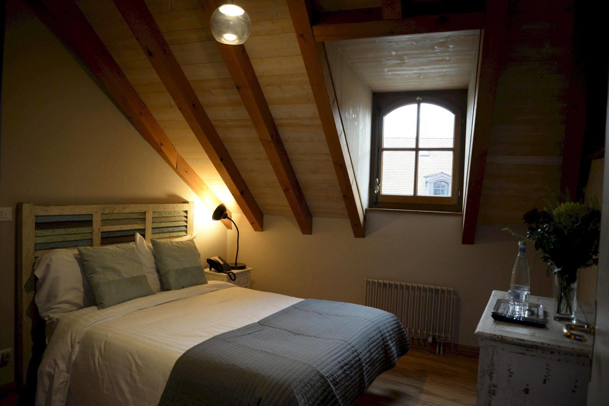 Auberge Communale De Carouge Bagian luar foto