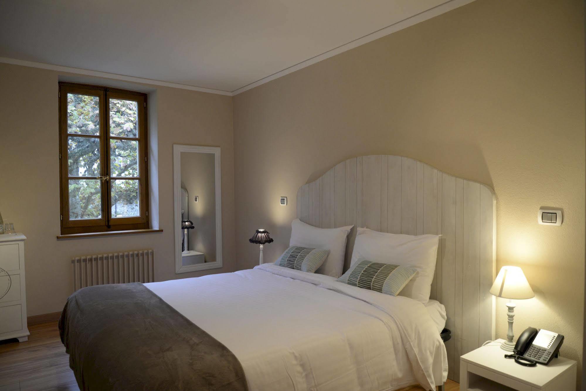 Auberge Communale De Carouge Bagian luar foto