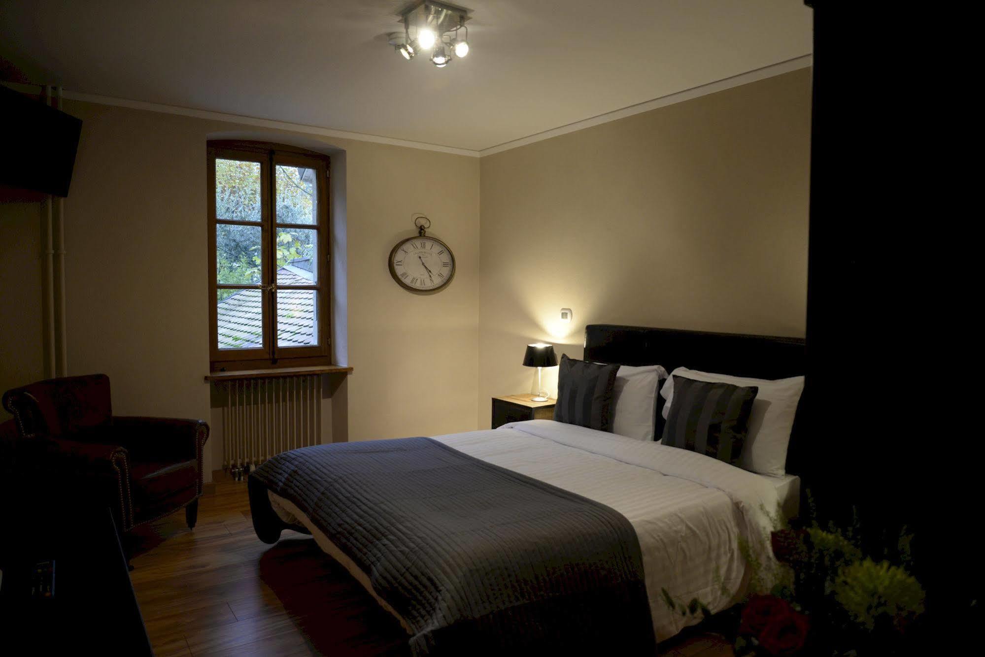 Auberge Communale De Carouge Bagian luar foto